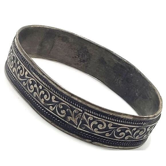 Antique Steel Bangle Bracelet 2.25 by 3in dia - Picture 4 of 6
